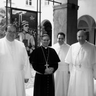 2010 - Segnung der Glasfenster im Generalat in Rom durch Erzbischof Angelo Amato