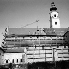 Unsere Pfarr- und Klosterkirche bekommt ein neues Dach