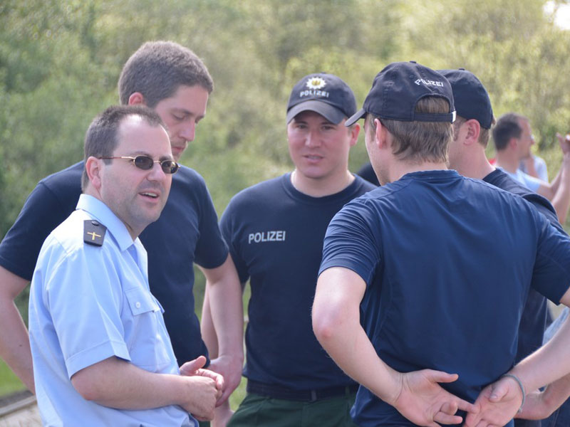 Bundespolizeipfarrer P. Gabriel begleitet Einsatzhelfer | Hochwasser Ostbayern 2013